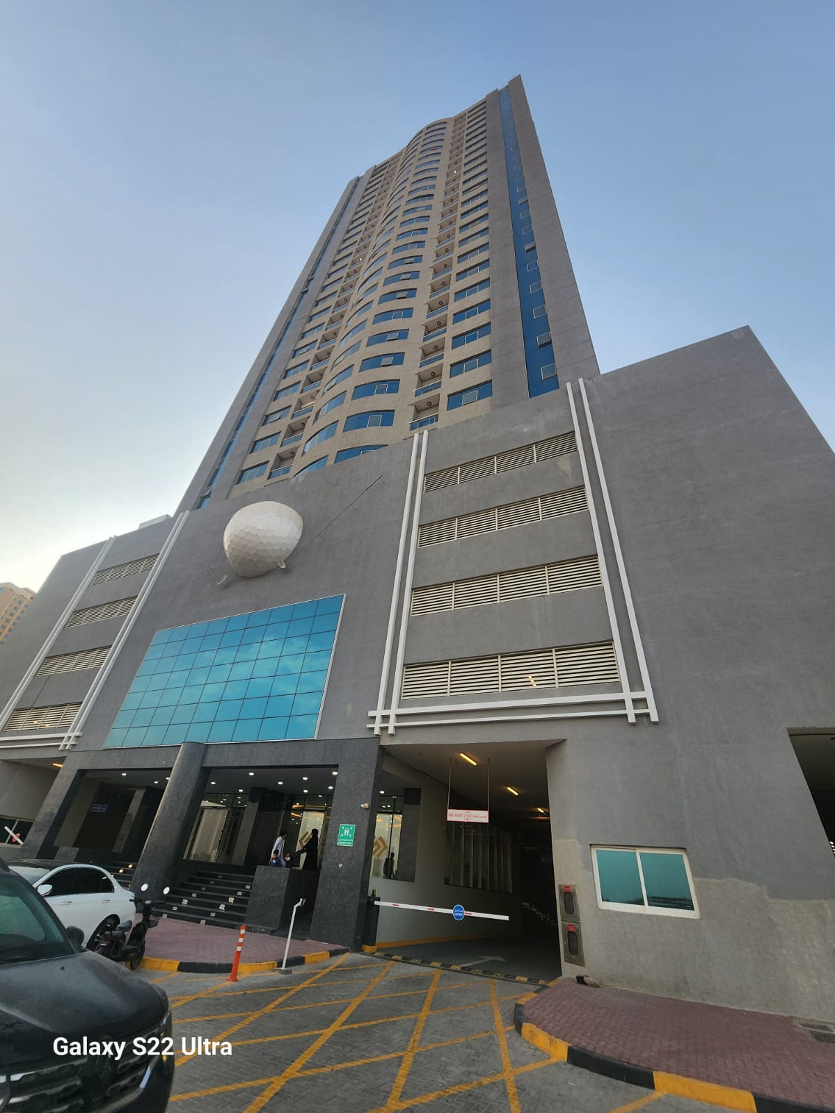 AMAZING APARTMENT AVAILABLE IN GULF TOWER! pay 189,667 NOW and get the keys .