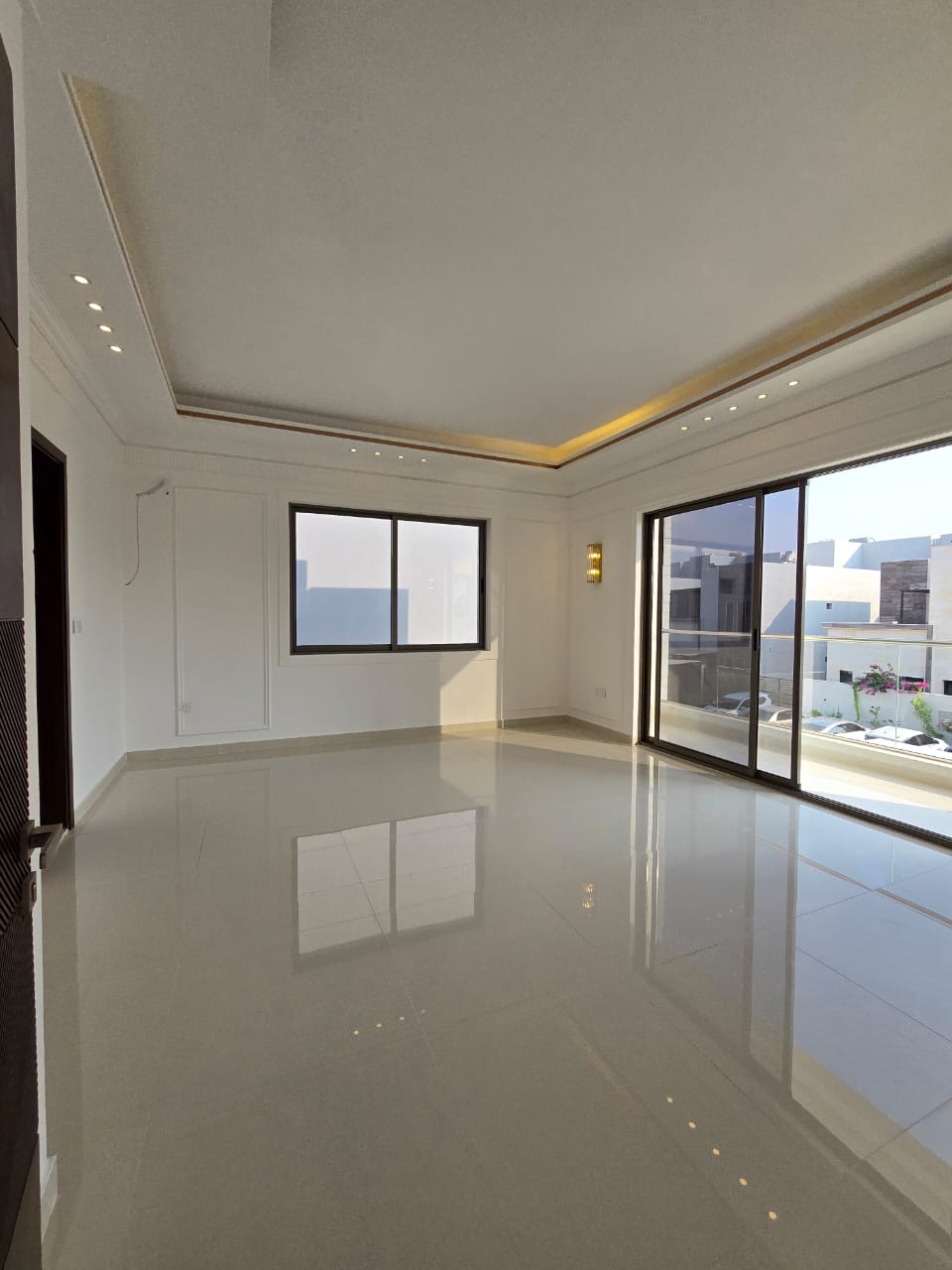 The Royal Looks Very Executive Prime location near by main road Luxury Design villa for sale in Al Hellio 2 Ajman.