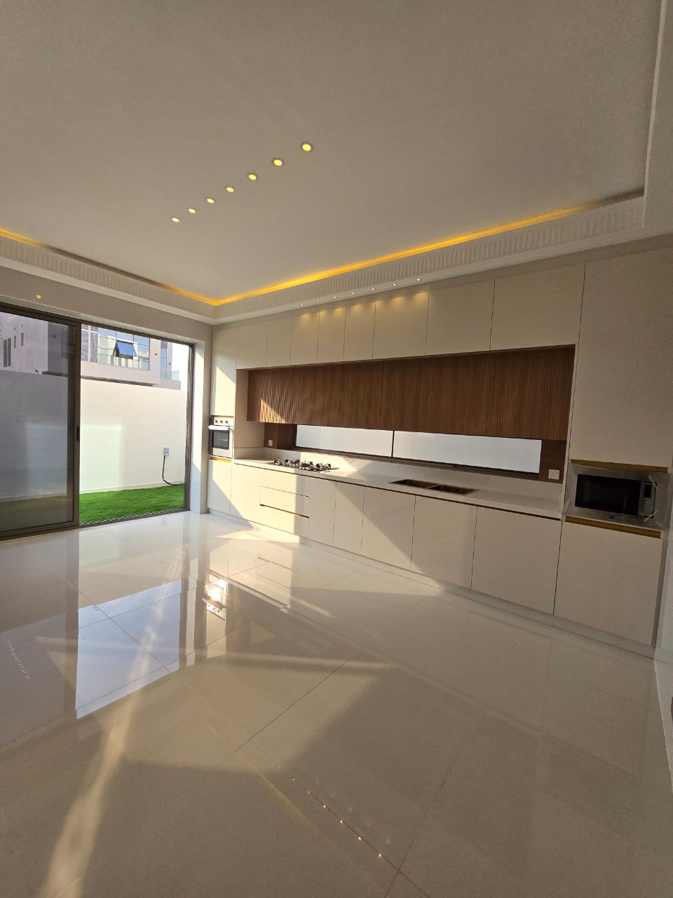 The Royal Looks Very Executive Prime location near by main road Luxury Design villa for sale in Al Hellio 2 Ajman.