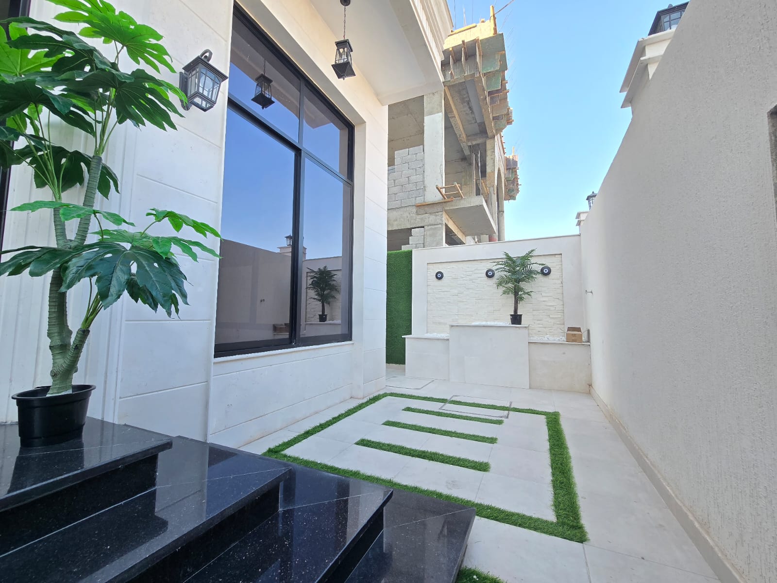 The luxury Executive Villa Ready for sela in al Helio Ajman The registration fee is included.