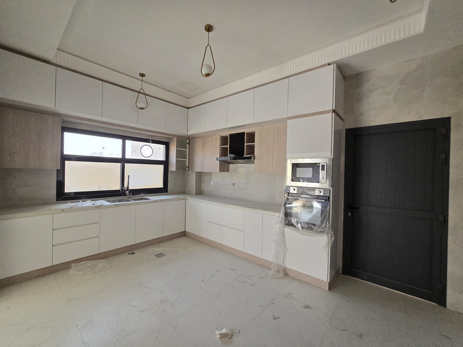 The Ready Luxurious Design villa for sale in Al Hellio 2 near main dividing road Al Zahya & Al Hellio 2