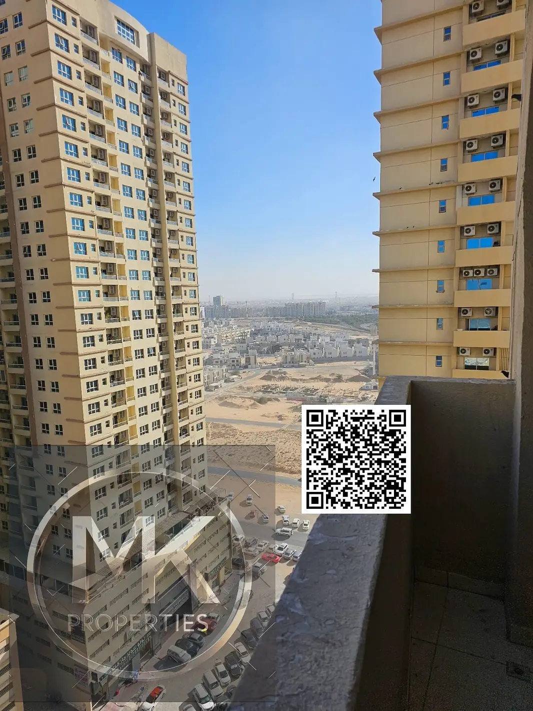 EMPTY 2 BHK FOR SALE IN LILIES TOWER 1550 SQFT WITH PARKING + DOUBBLE BALCONY