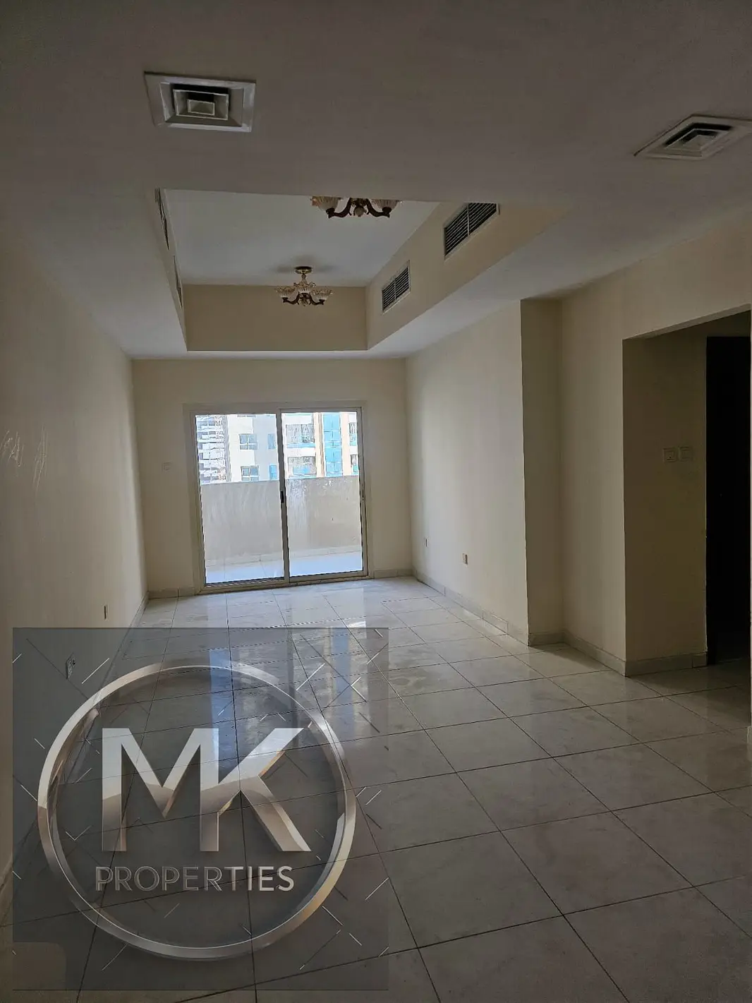 EMPTY 2 BHK FOR SALE IN LILIES TOWER 1550 SQFT WITH PARKING + DOUBBLE BALCONY