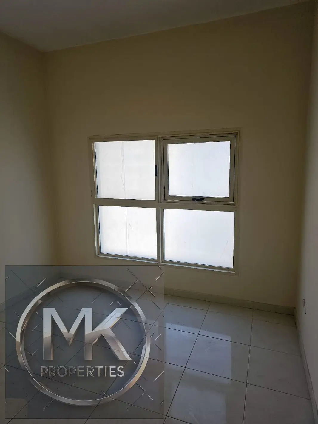 EMPTY 2 BHK FOR SALE IN LILIES TOWER 1550 SQFT WITH PARKING + DOUBBLE BALCONY