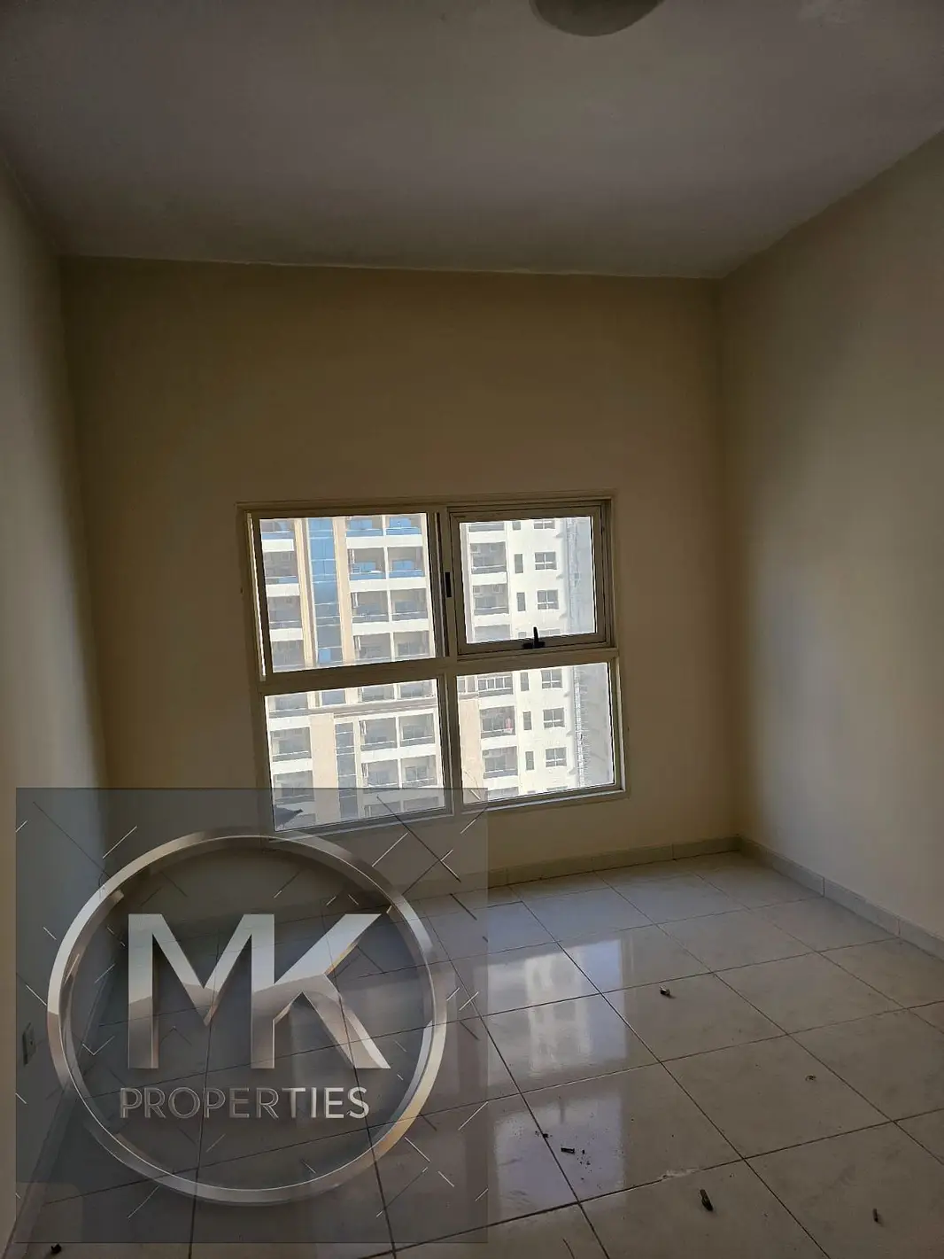 EMPTY 2 BHK FOR SALE IN LILIES TOWER 1550 SQFT WITH PARKING + DOUBBLE BALCONY