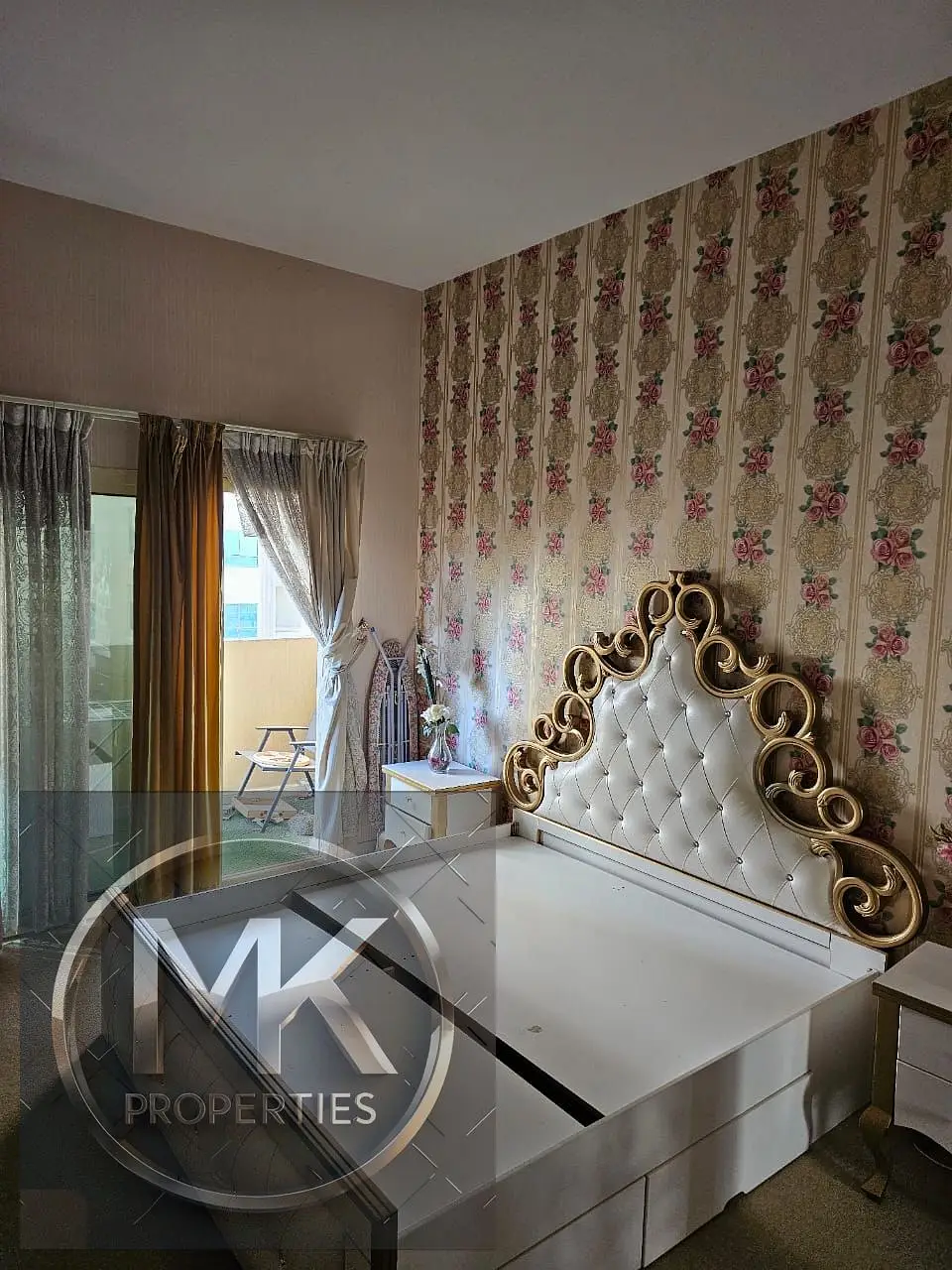 FURNISHED 1 BHK FOR SALE IN LILIES TOWER 1100 SQFT .