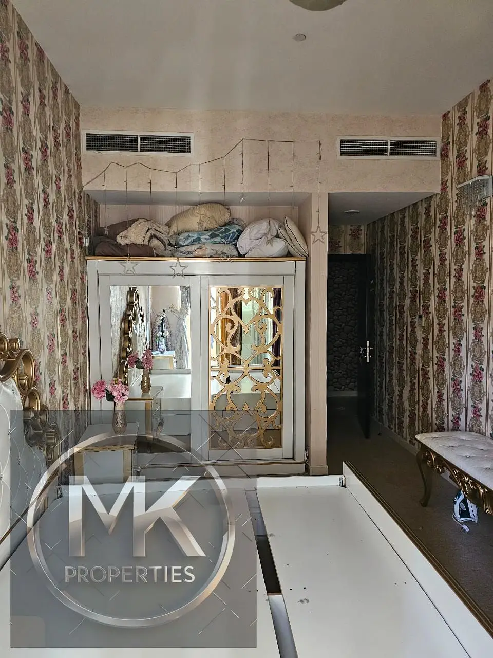 FURNISHED 1 BHK FOR SALE IN LILIES TOWER 1100 SQFT .