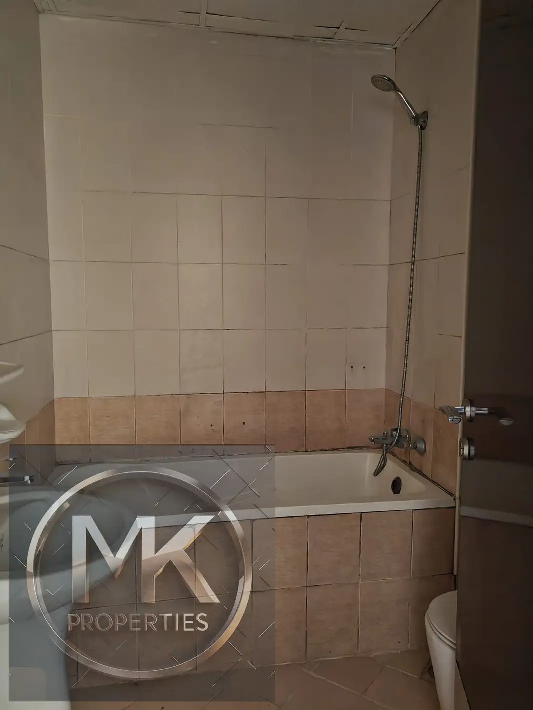 HOT OFFER" SPACIOUS OPEN VIEW 3 BHK IN LAVENDER TOWER (WITH PARKING) SPACIOUS, ELEGANT & AFFORDABLE.