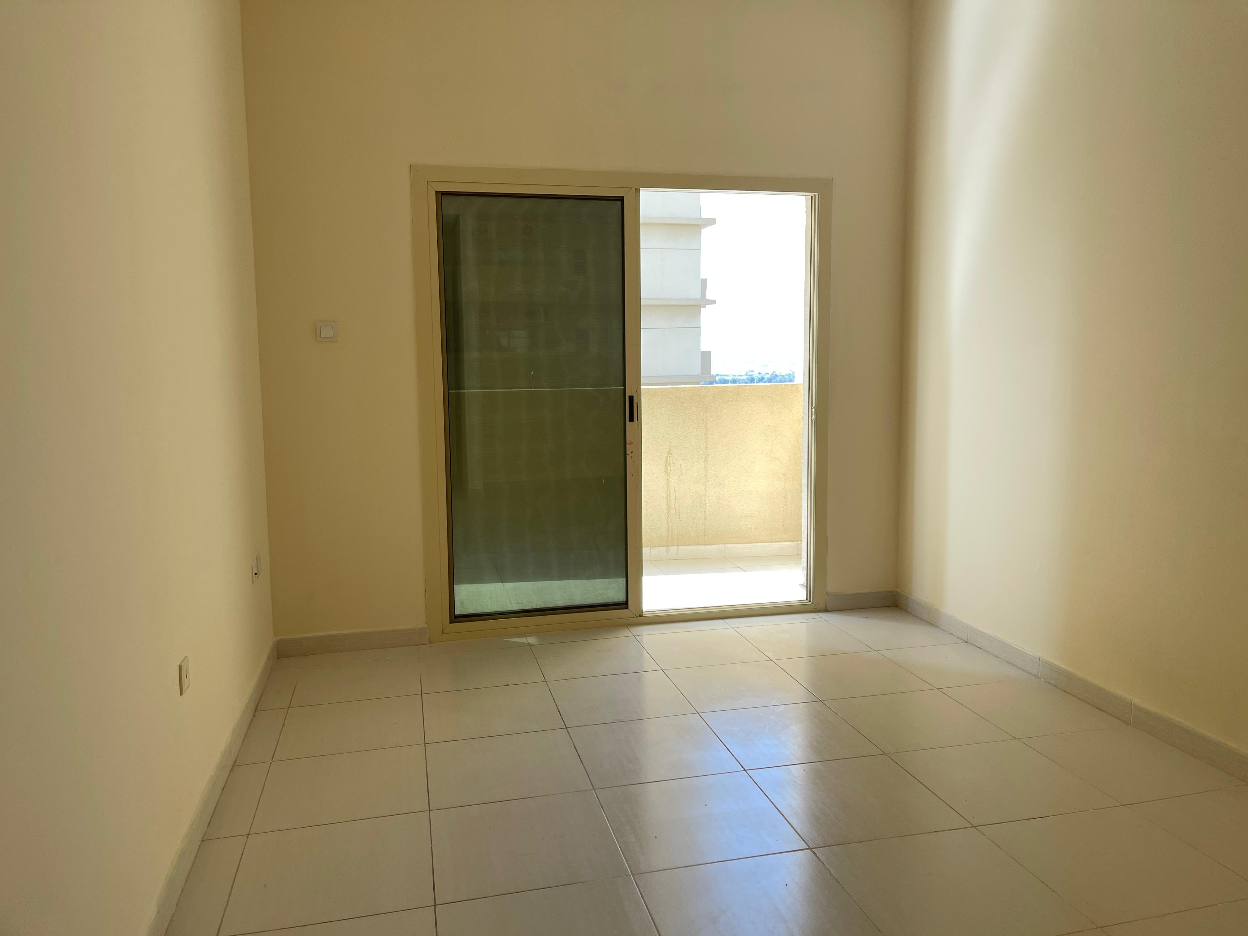 EMPTY 1 BHK FOR SALE IN LILIES TOWER 1,100 SQFT WITH PARKING + BALCONY