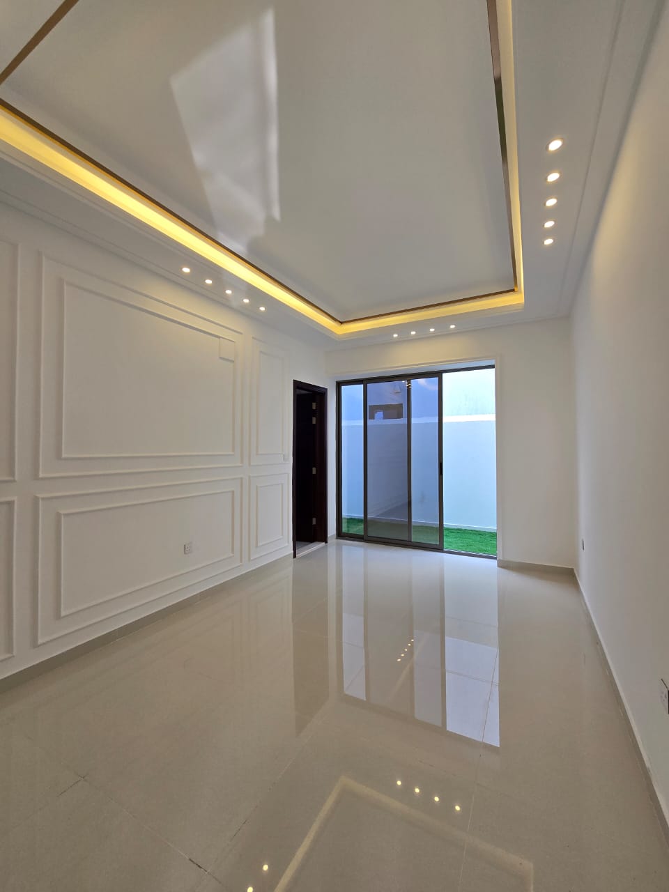 The Royal Looks Very Executive Prime location near by main road Luxury Design villa for sale in Al Hellio 2 Ajman.
