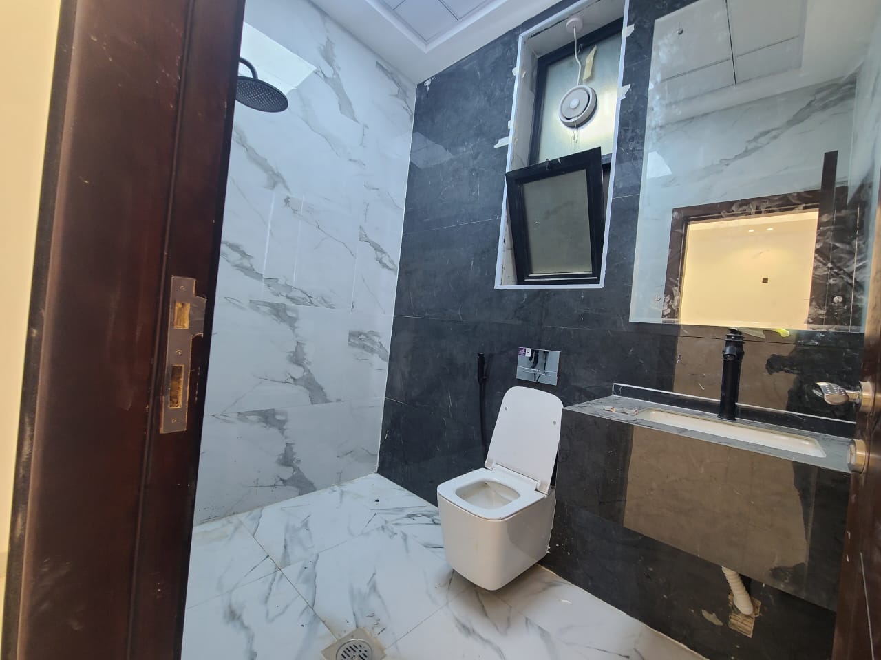 Villa for sale in Al Zahyaa directly from the owner The villa faced stone.